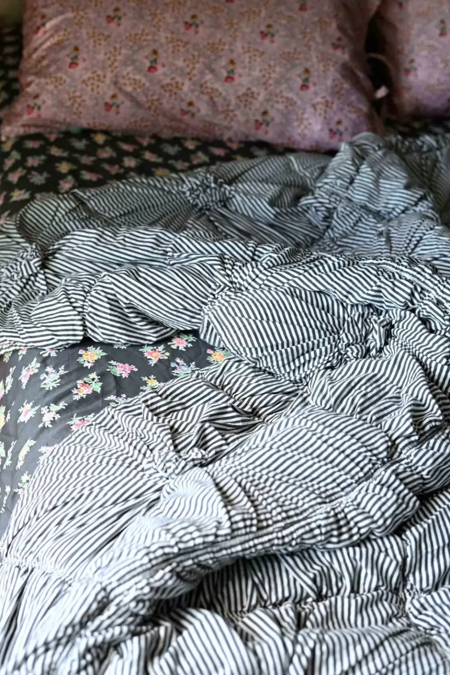 Women Lazybones Rosette Quilt In Charcoal Stripe *Organic Cotton