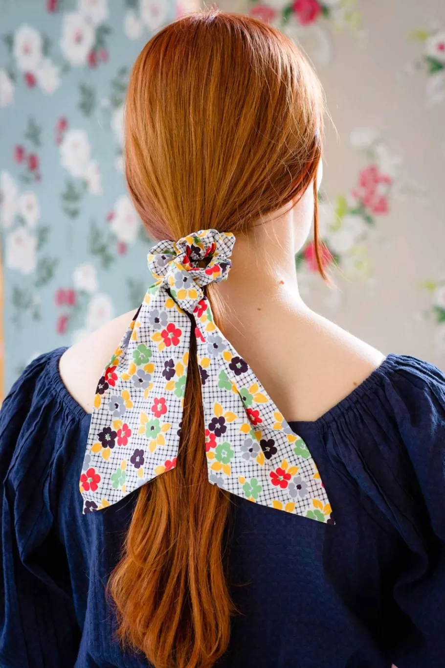 Women Lazybones Scrunchie With Scarf In Daisy